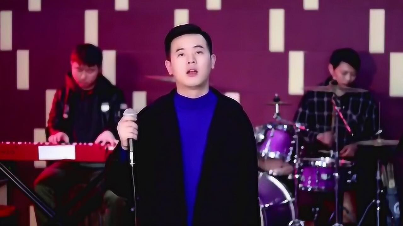 蒙面唱将猜猜猜小阿枫最喜欢翻唱的歌曲不配说爱我