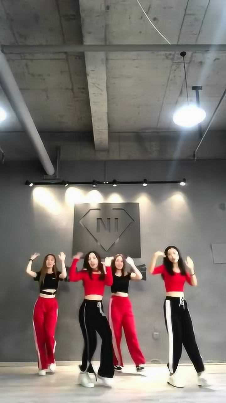 曾经火爆朋友圈的《燃烧我的卡路里》舞蹈,四位小姐姐跳得太好了