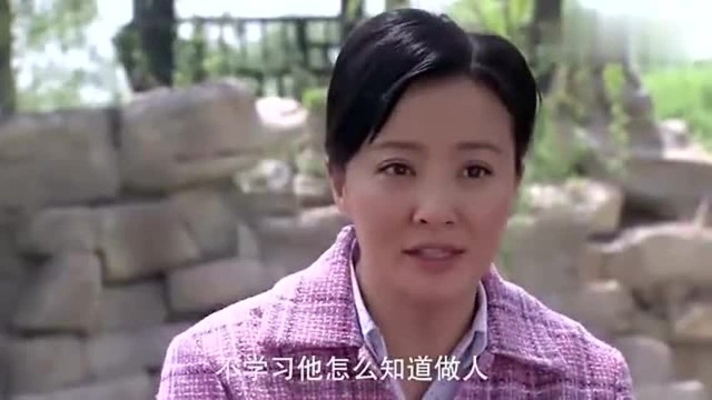 傻春:素春到公园看到徐明波,两人在公园的长椅上聊了许久