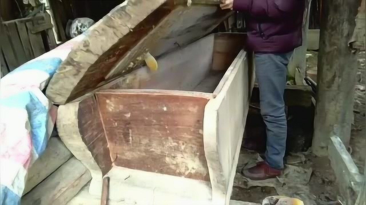 打开二十后的棺材里面究竟是怎样,开盖后小伙惊呆了@美味研究者app内