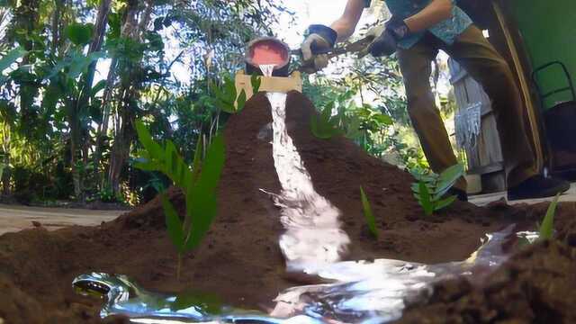 火山喷发有多危险?老外作死用高温熔融铝自制火山喷发反应,场面太火爆了