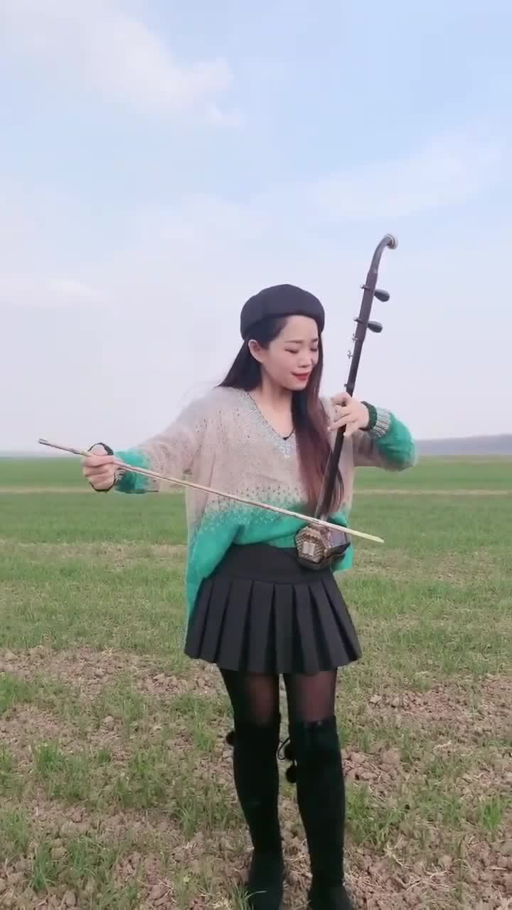 美女真有才二胡演奏蒙古人让人百听不厌