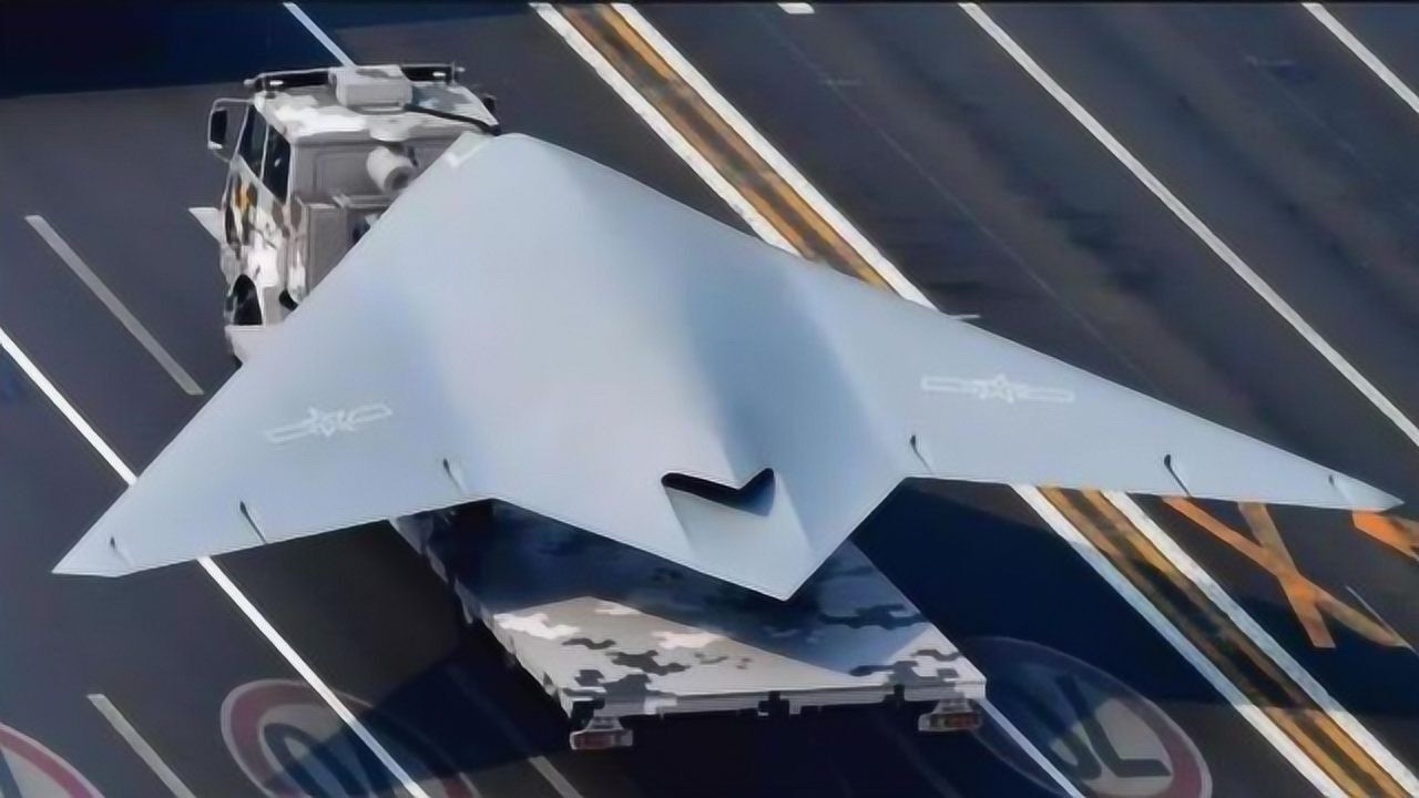 外形科幻国之重器攻击利剑世界首款服役的大型隐身无人攻击机