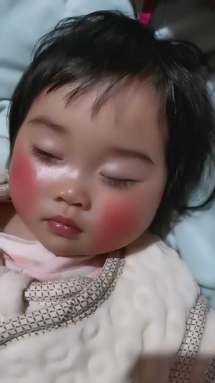宝宝睡觉每次都是这样脸颊红扑扑的到底是怎么回事