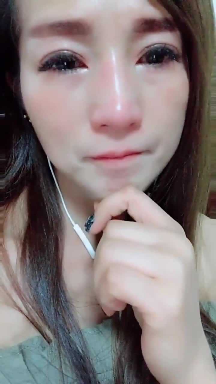 小姐姐哭的好伤心