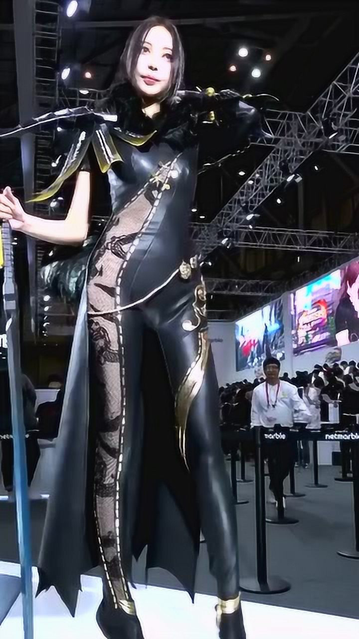 王者荣耀芈月也来当车模了吗,这个cos,你给几分呢·?