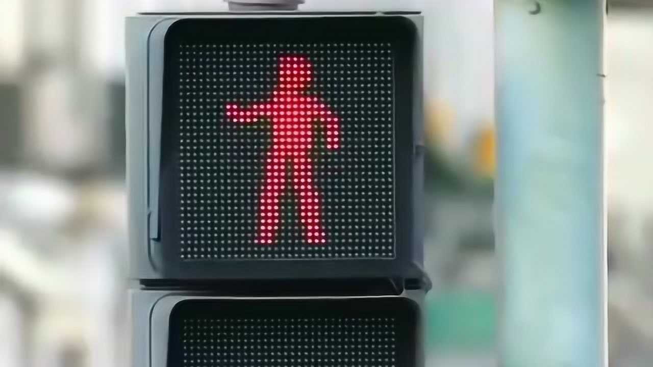 你们见过会跳舞的红绿灯吗,实在是太奇葩了,其中的原因让人佩服!