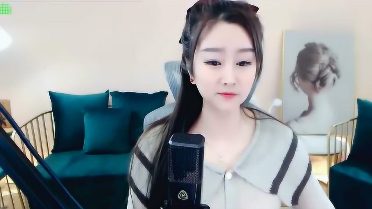 网红美女歌手菲儿深情演唱《最幸福的人》非常好听