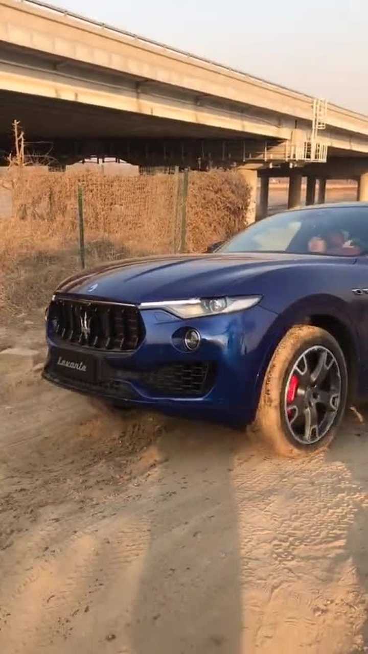 玛莎拉蒂莱万特也来玩越野,这性能不愧是价值百万的suv!