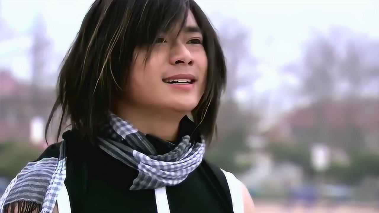 魔幻手机冬雨跑到海边分不清是高兴还是悲伤因为他找到妈妈了