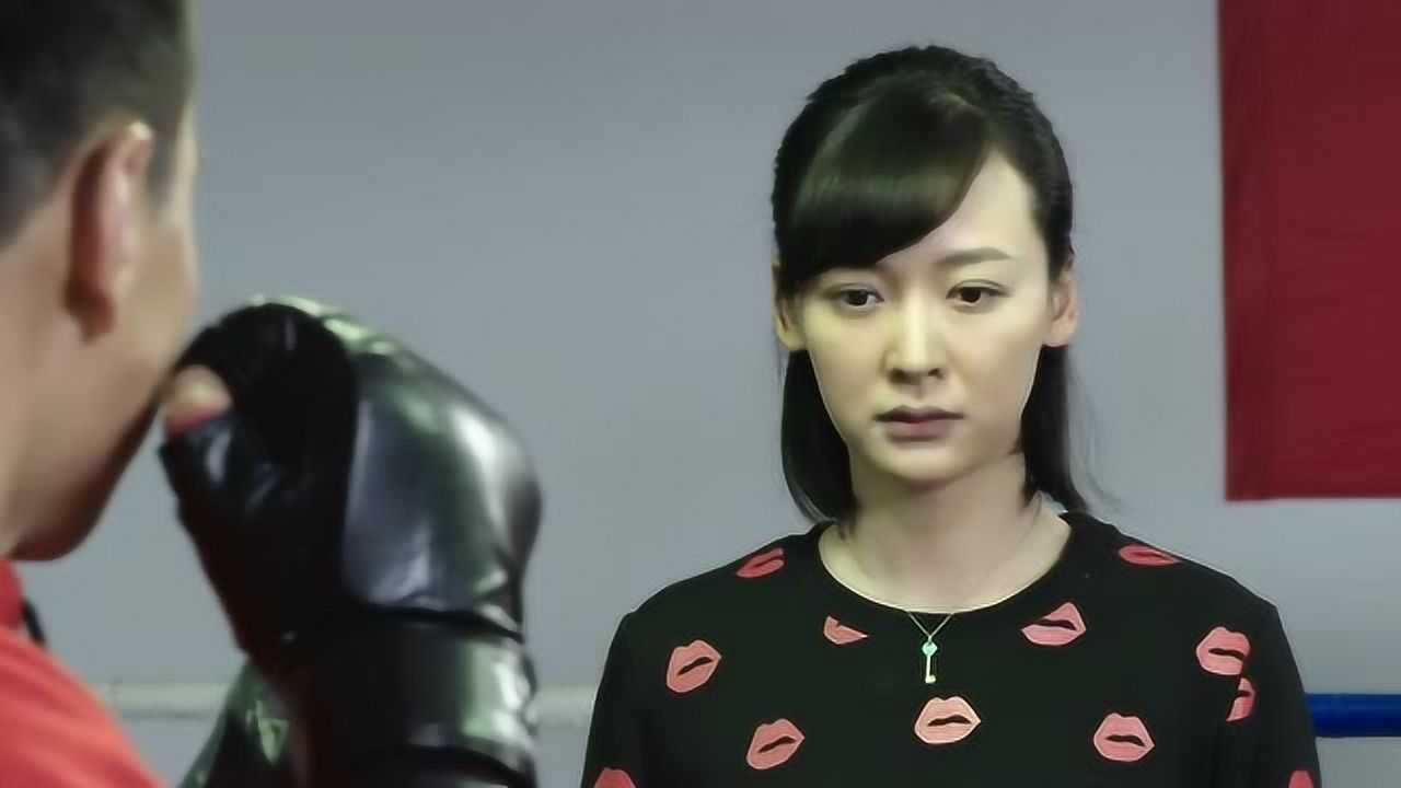 特种兵之霹雳火:王星努力训练搏击技术,终于打败了龙丹丹,让其当女