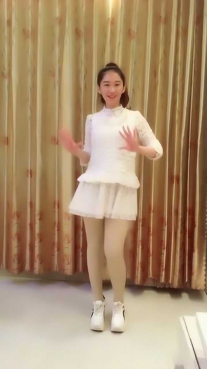 喜欢看这个幼师美女跳舞总是这么可爱你觉得呢