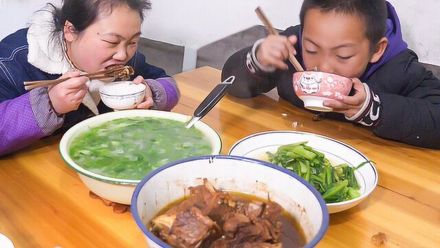 婆婆煮一盆红烧鸭肉,刚出锅,儿媳直呼好香