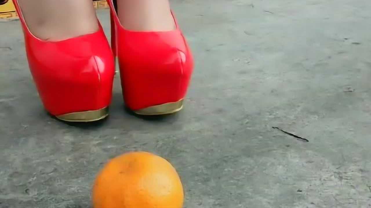 放大声音闭住眼睛感受高跟鞋踩橘子的声音好解压