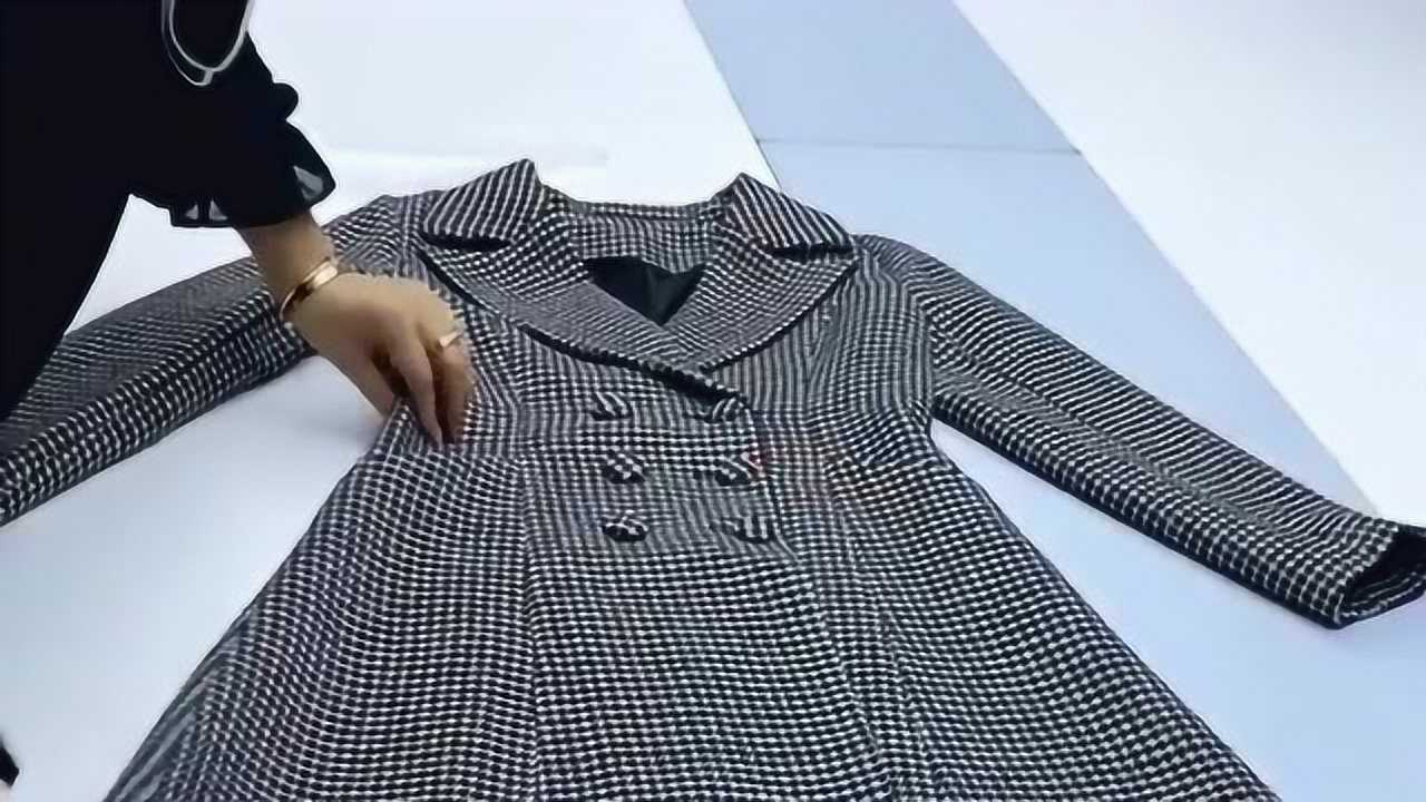 衣柜放不下这种长款大衣,教你折叠小妙招,这样放进衣柜也很明显!