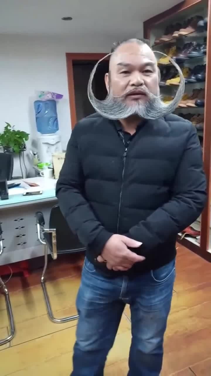 这个大叔火了这胡子简直太有个性了好可爱呀