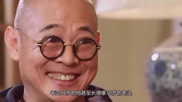 55岁李连杰近照曝光,满头白发像70岁老头,网友:岁月不饶人