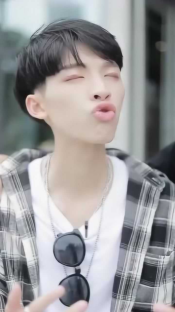 程亦偶遇喜欢很久的女神,直接开始想象,回到现实中却尴尬了