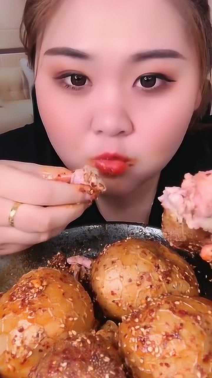 网红吃播胖姐姐,终于吃上了肚包羊脑,看着都刺激!