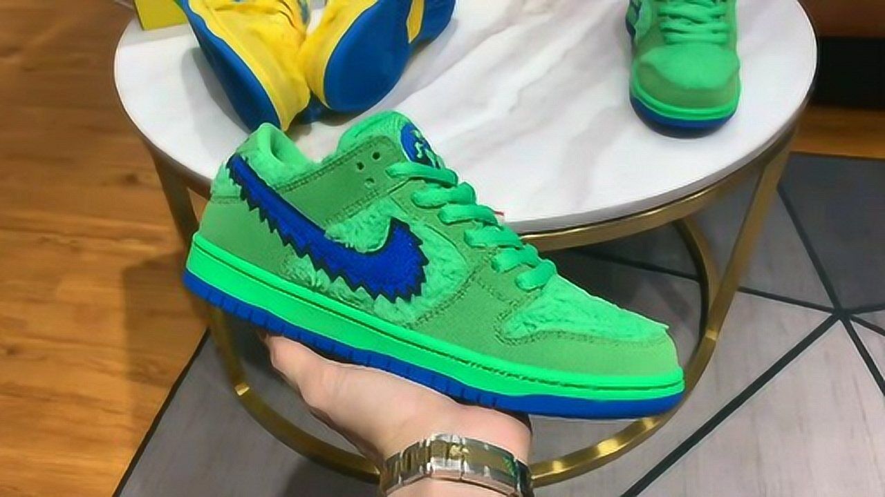 nk sb dunk low pro qs 绿色跳舞小熊
