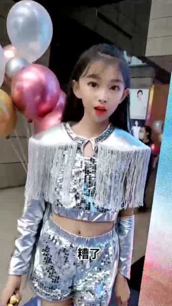 童模宋小睿穿露脐装恕我直言太成熟了