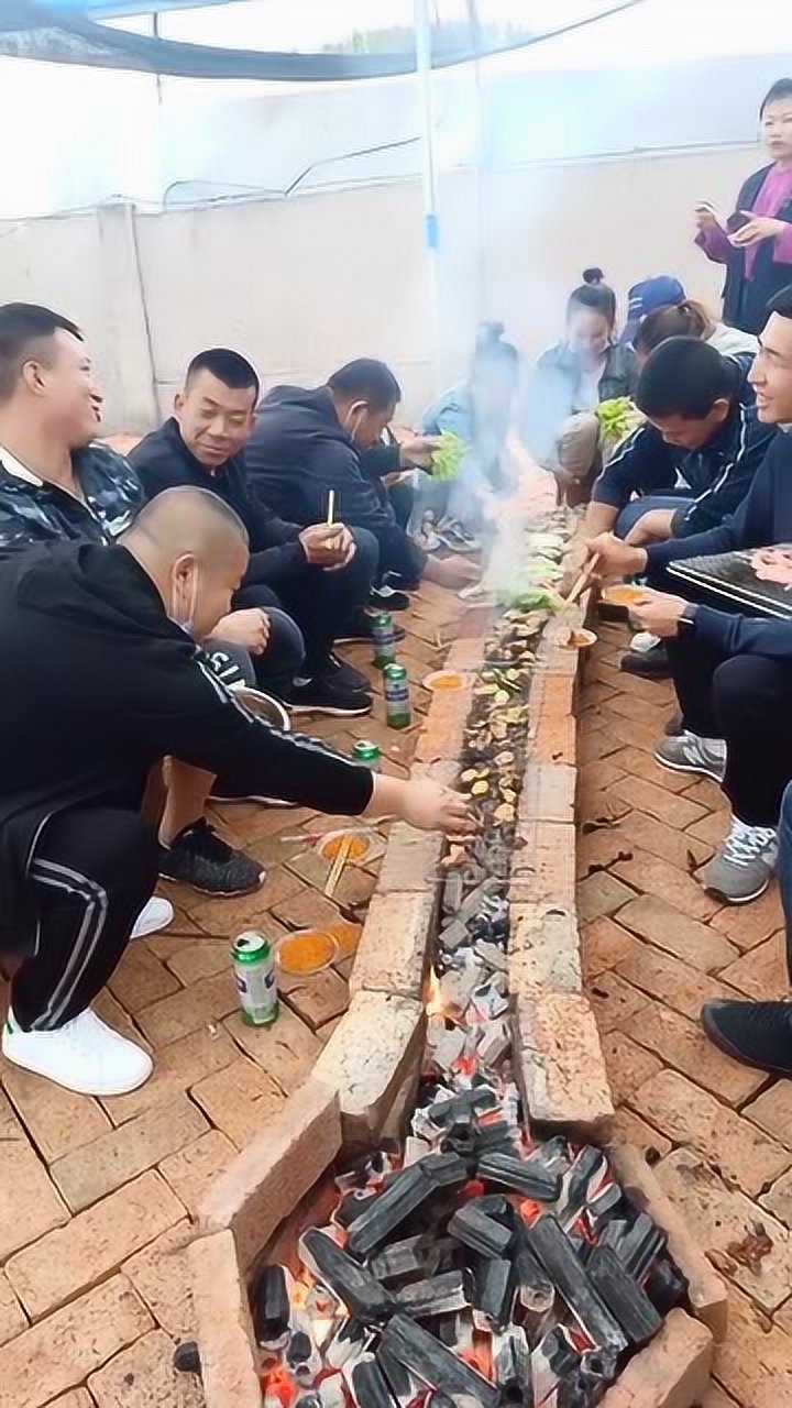 太有创意啦自制的砖头烧烤架好美妙专治光吃不烤的兄弟