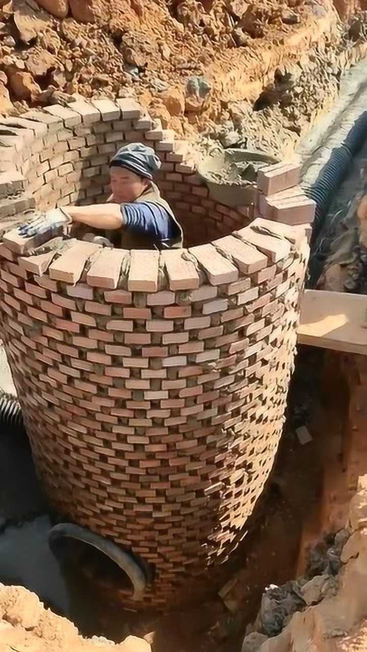 工地垒砖的工人是高手看到垒管道的技术我笑了高手在民间