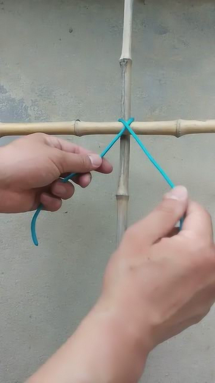 十字交叉物体捆绑,尼龙绳都不打滑,简直不要太实用!_腾讯视频