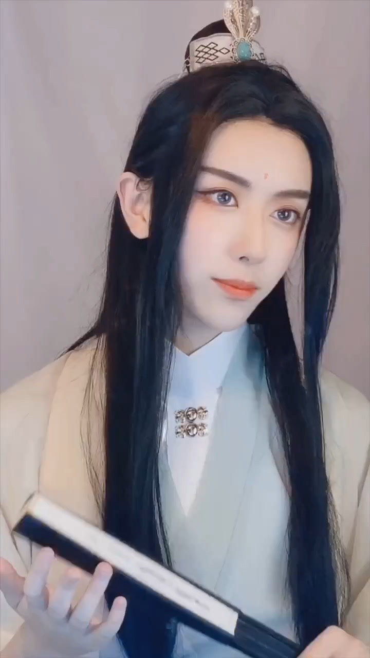 天官赐福师青玄风师娘娘看到花城主顾朝的瞬间收回了小手太子殿下莱汀