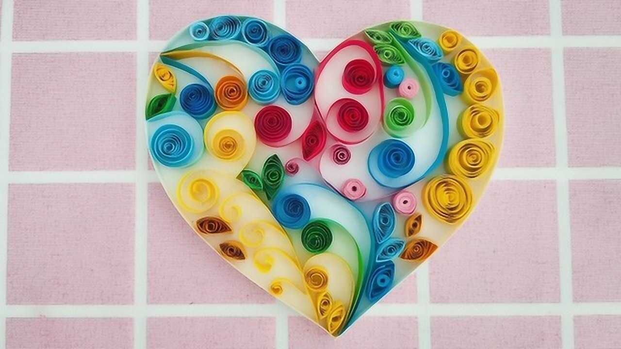 一起动手做一个爱心衍纸挂饰吧,挂在墙上摆在屋里都好看!