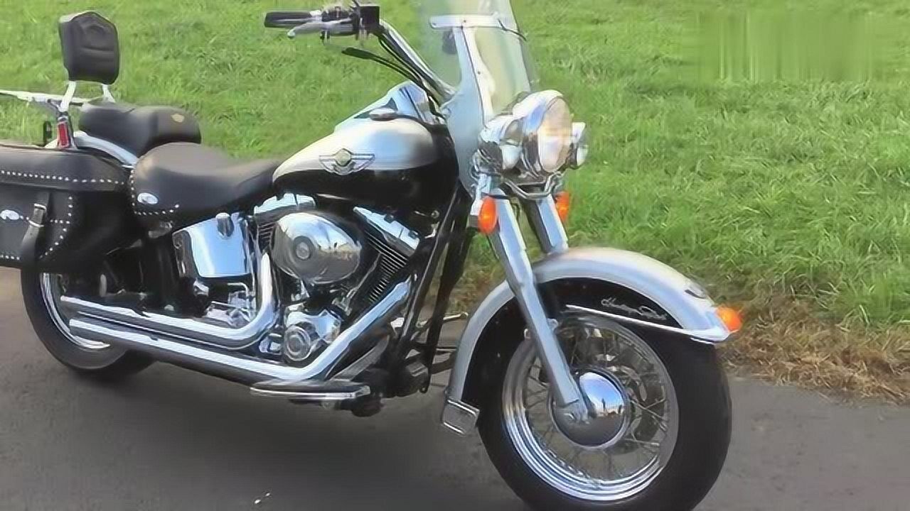 哈雷戴维森遗产软经典引擎发出雄壮声音