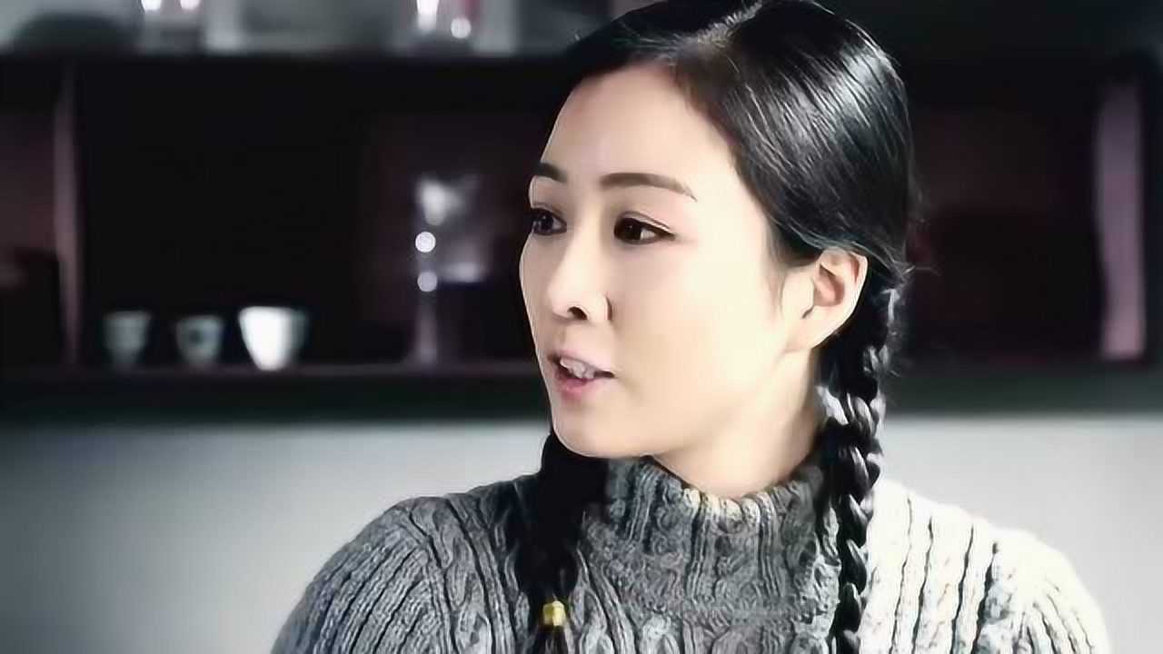 情满四合院女老师每天在学校打扫卫生,傻柱看着很心疼