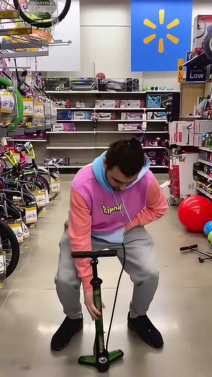 男子往肚子里打气,惊人的一幕发生了_腾讯视频