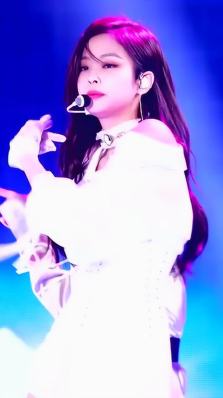 金智妮红玫瑰白月光换装