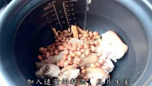 不加一粒盐的猪蹄汤,满满的胶原蛋白,大厨教你加了什么食材!