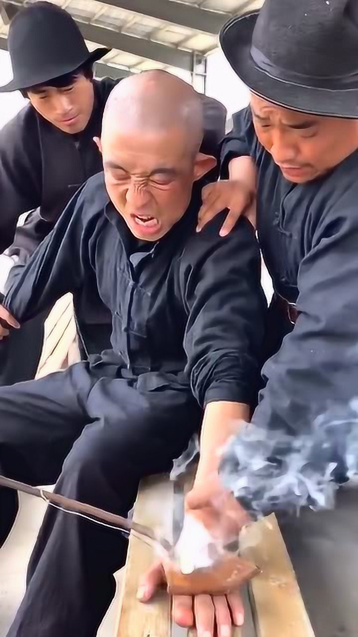 电视剧里的烙铁酷刑是这样拍的这群演的眼神真到位