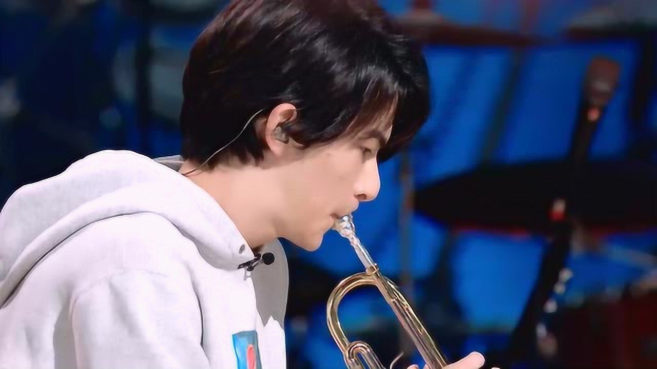 明日之子少年宫出身的泰乐沉浸在自己的跑调世界里