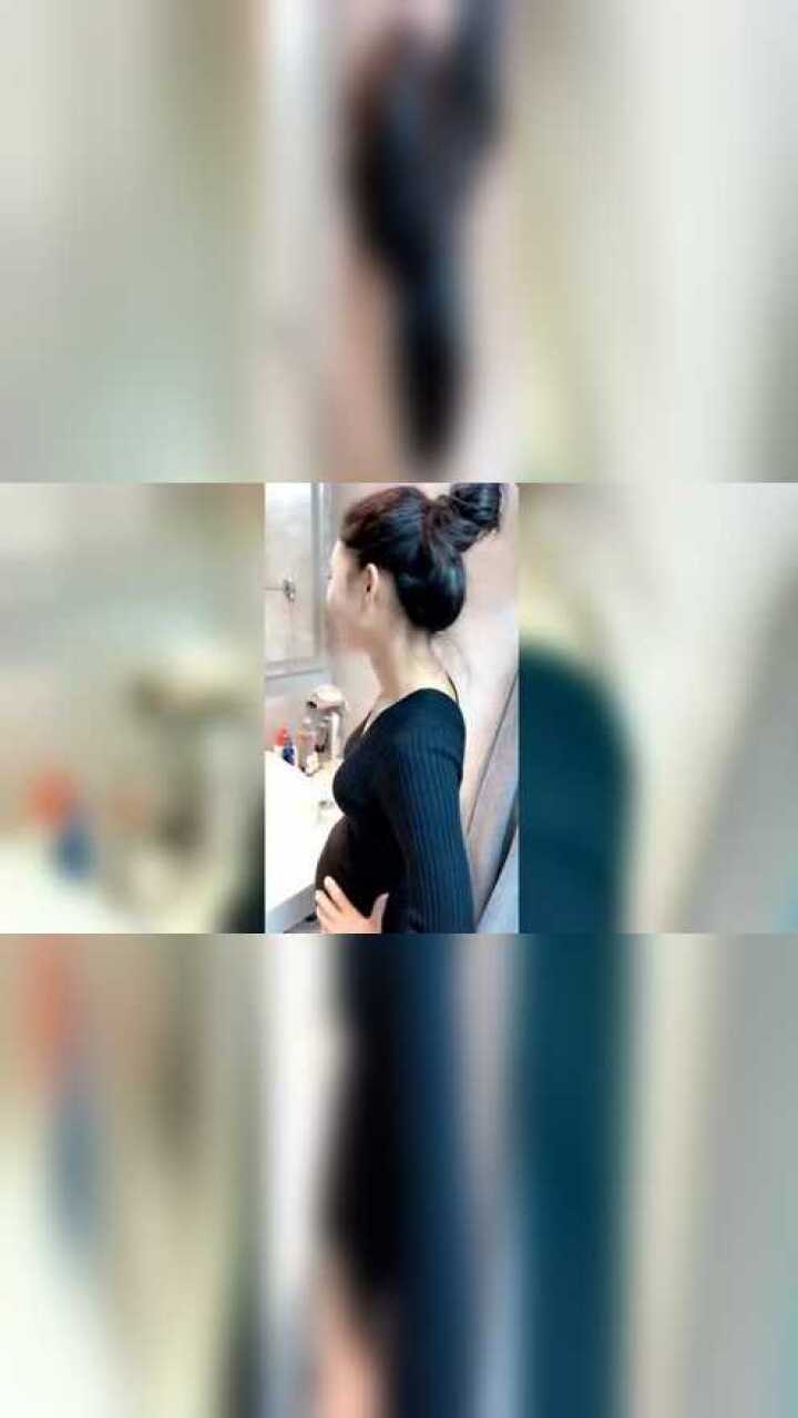 美女刚吃完自助餐肚子撑得圆鼓鼓的