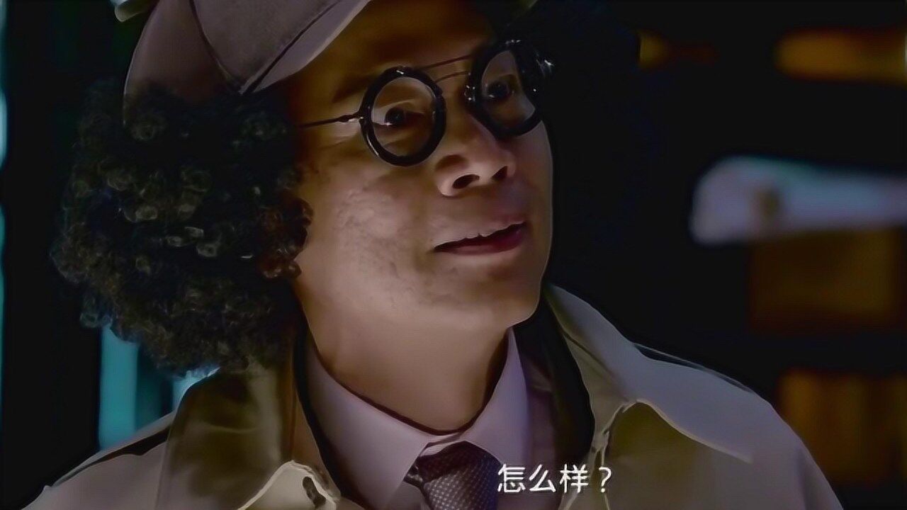 澳门风云3傻强想和奀妹亲热谁知被围观这段太搞笑了