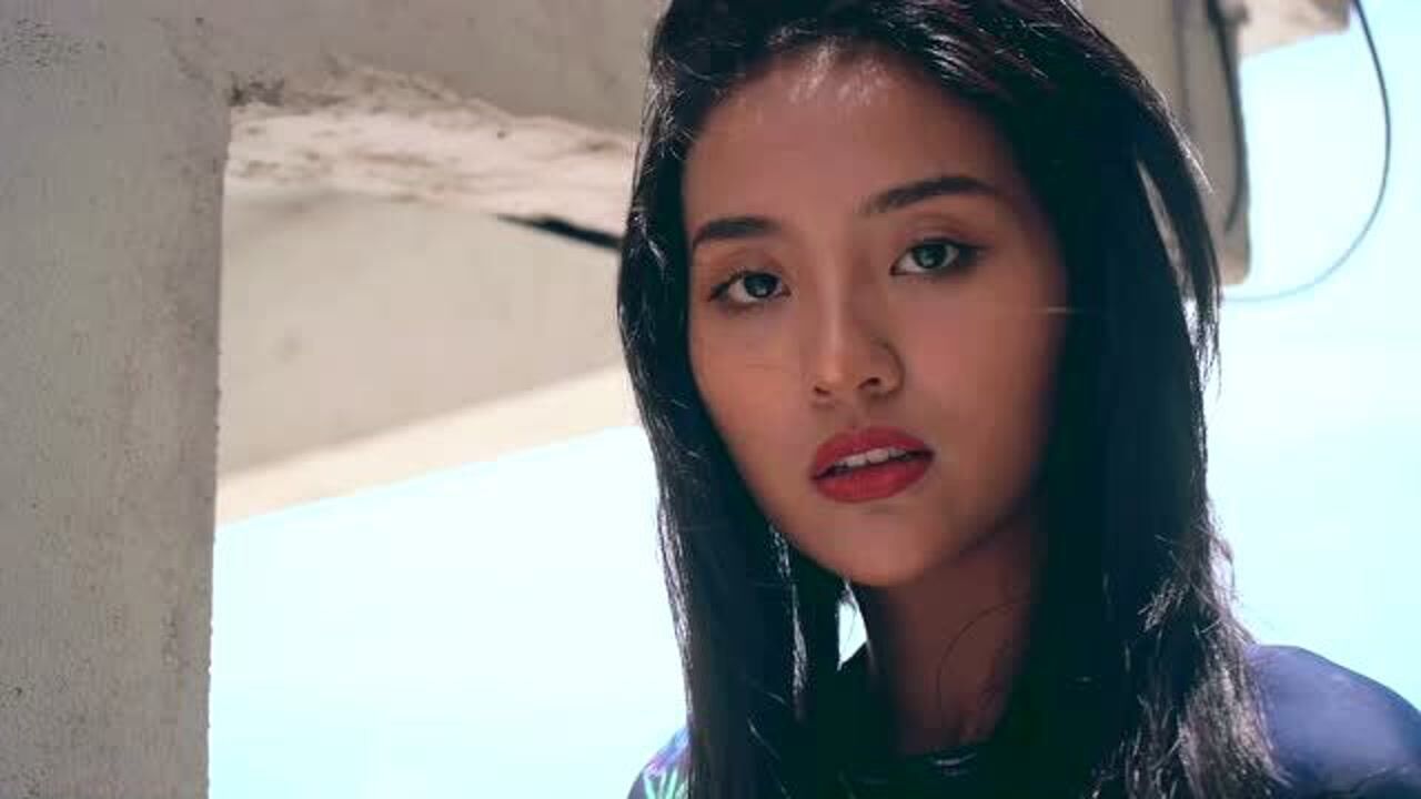 万籽麟与大海一起优美