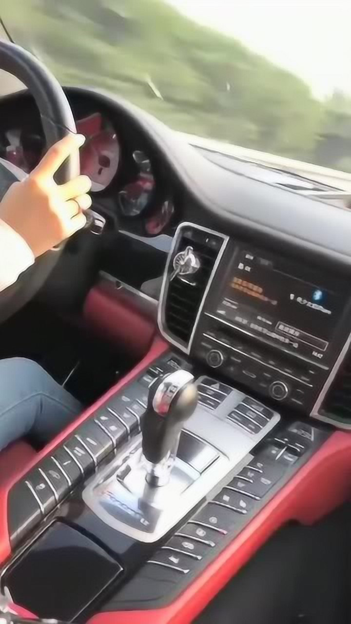 女老板开车说要送我回家,没想到是要回她的老家!