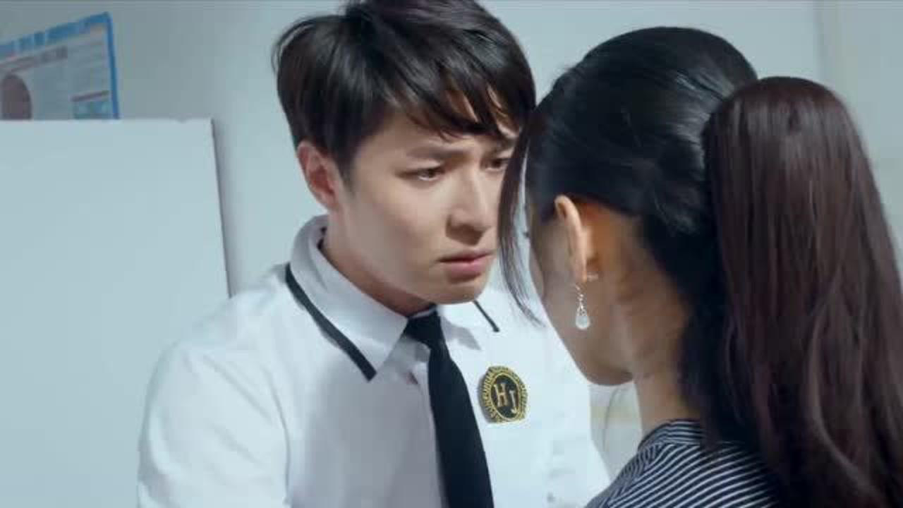 潘春春《追爱时光机》:同学假装生病,叫老师过来看他,幸福生活