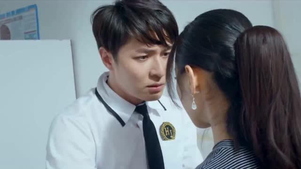 潘春春《追爱时光机》:同学假装生病,叫老师过来看他,幸福生活