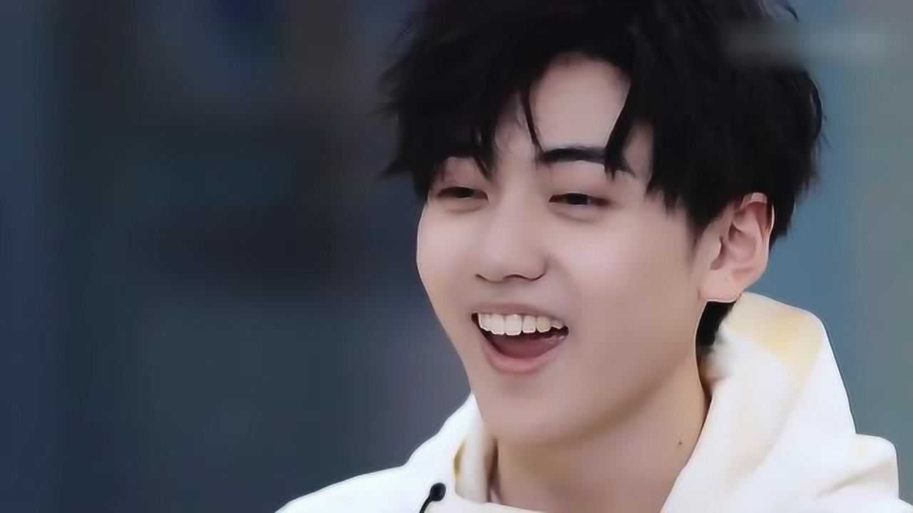 创造营2019焉栩嘉潮汕话爱的魔力转圈圈太可爱了