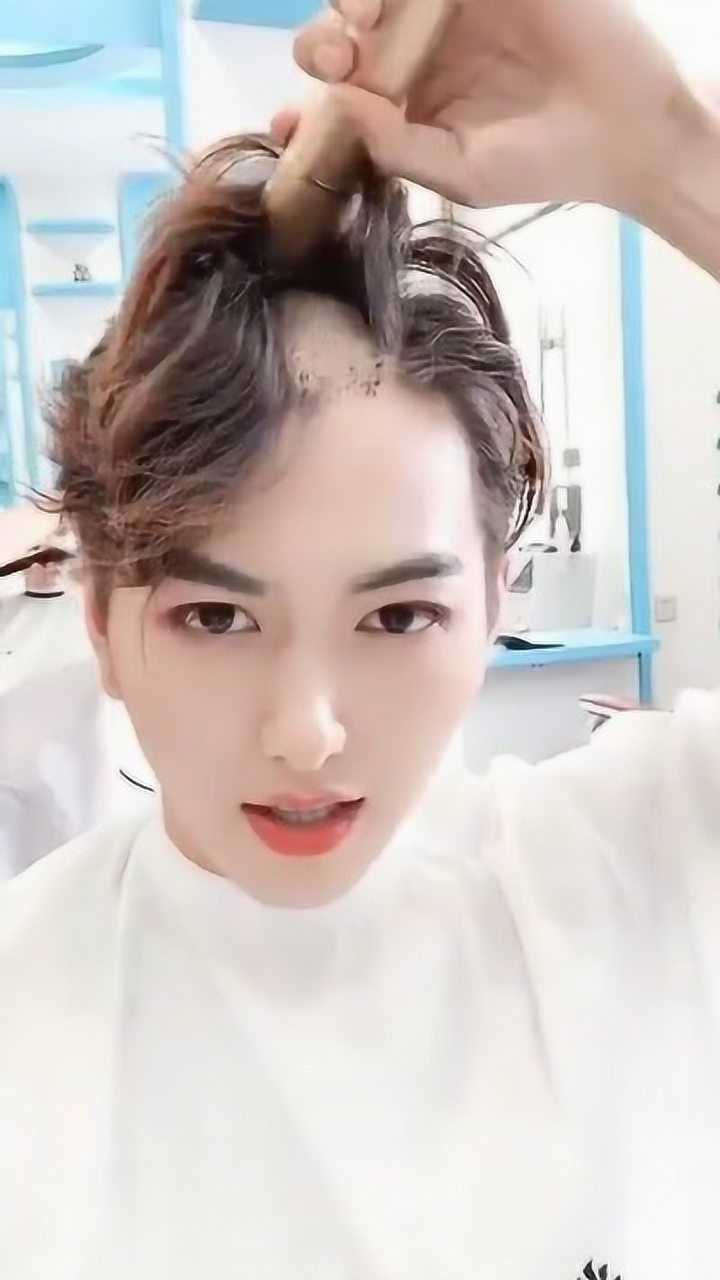 帅哥剃光头,美艳动人