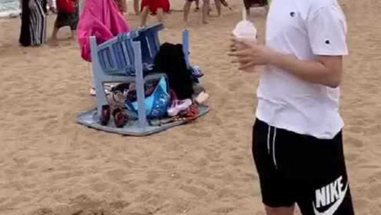 听说男生十个白袜九个基，你沙滩上穿白袜，意图是不是有点明显？_腾讯视频