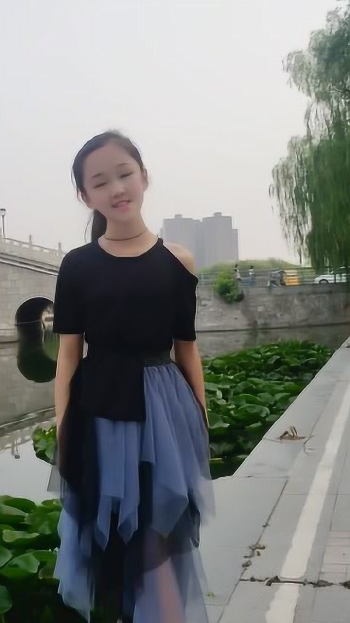 童模琪琪翻唱英文歌这英语发音太尴尬了我真听不下去