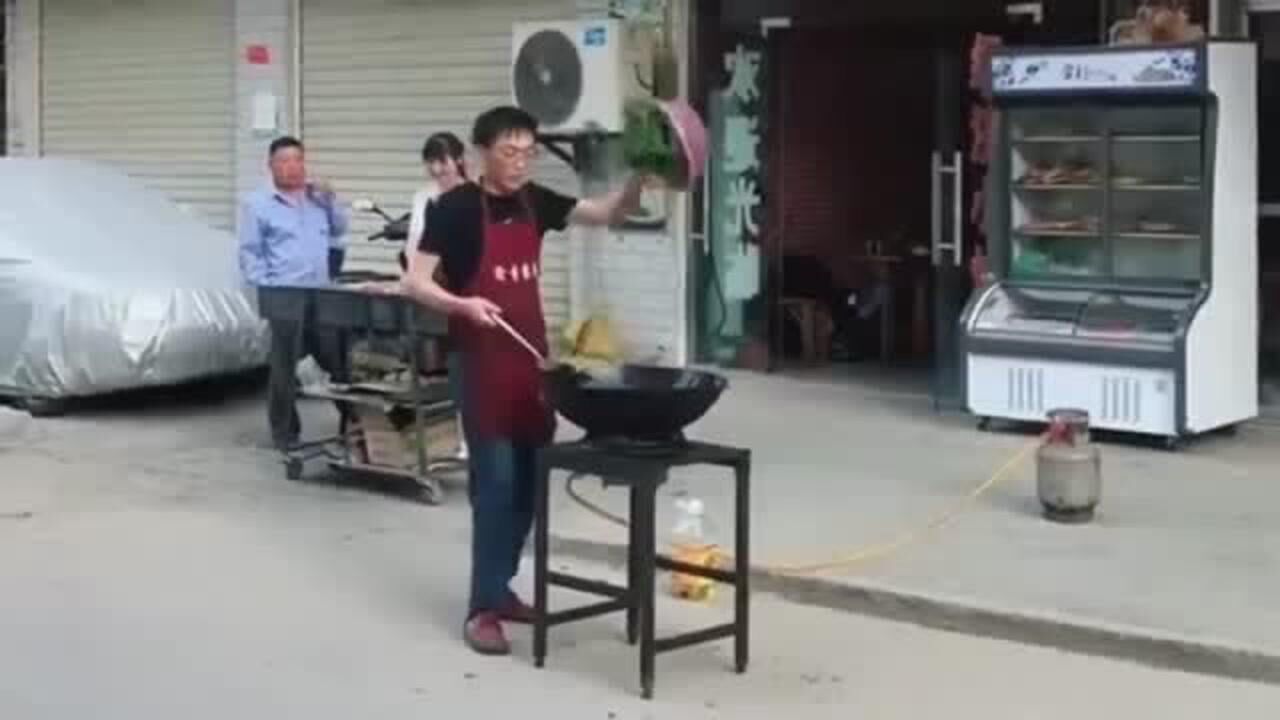 福建兄弟烧烤店开张，本想去捧捧场的，谁知变成砸场子的了！_高清