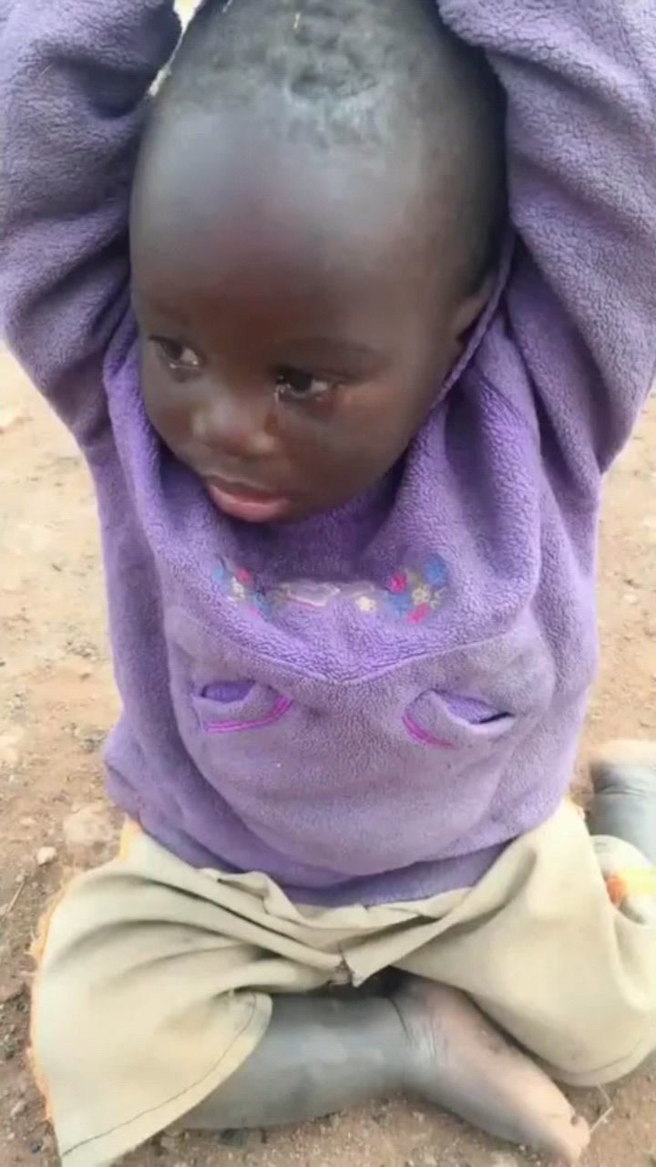 非洲贫民窟的孩子图片