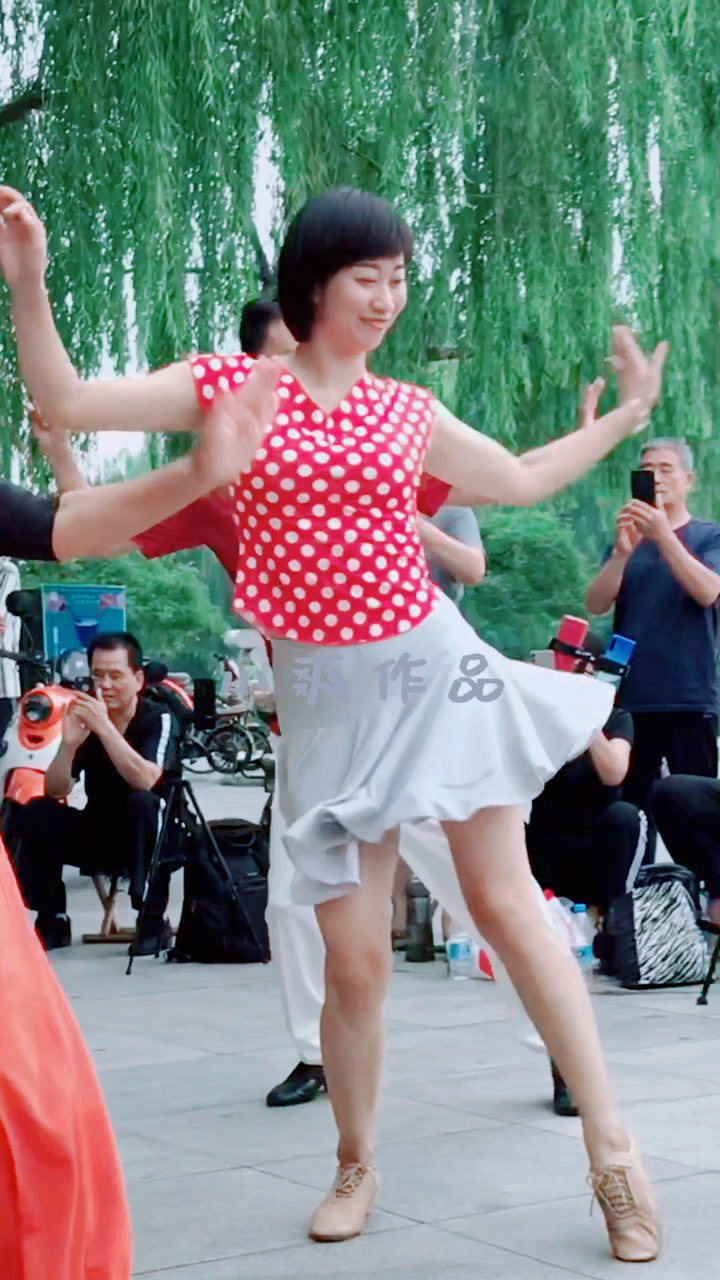 唐山云天广场舞女神小芳吉特巴基础步!